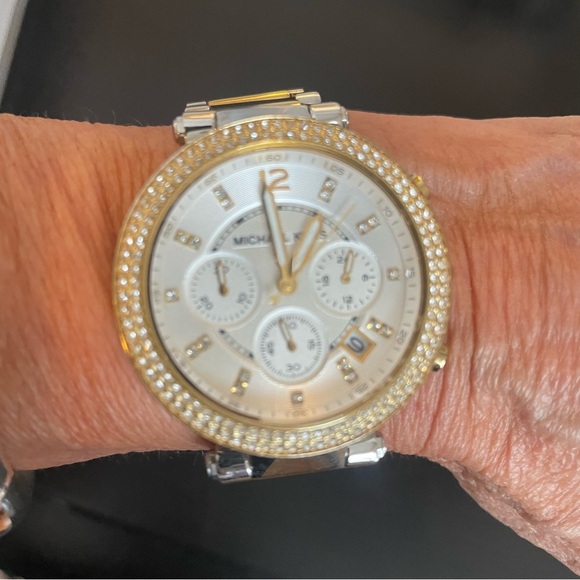 ‼️MICHAEL KORS‼️Two-Tone Gold and Silver Watch - Picture 4 of 4